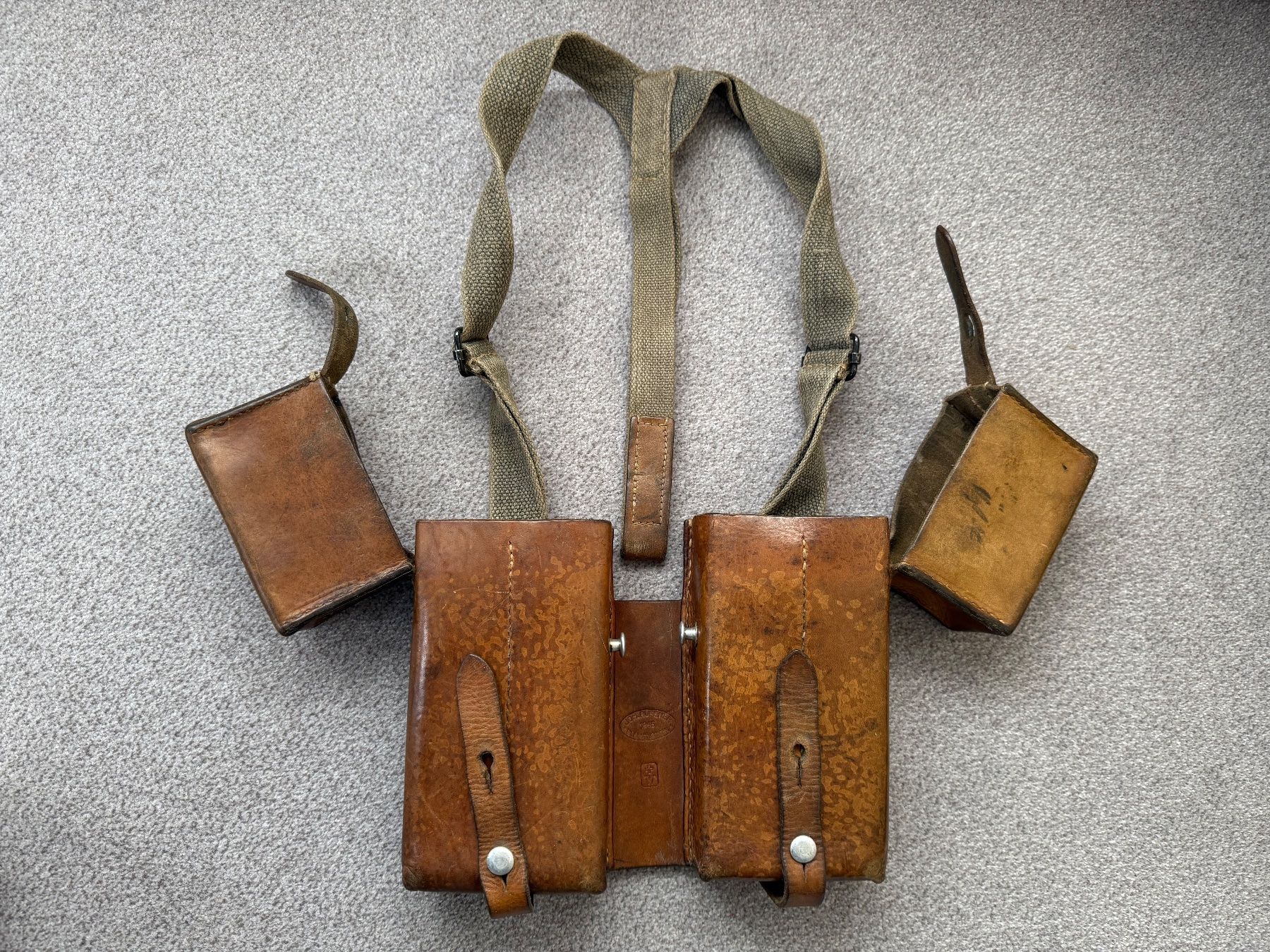 Schweizer Armee Uniformi: Magazintasche MP43 SUOMI - Schweizer Armee - 1945 – Usato da Brütten venduto da Hst1 2