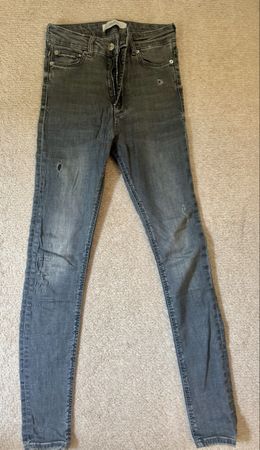Graue Zara Jeans, Gr. 34, sehr guter Zustand
