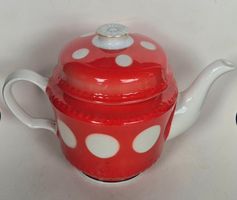 Tee / Kaffeekanne rot mit weissen Tupfen aus der Ukraine