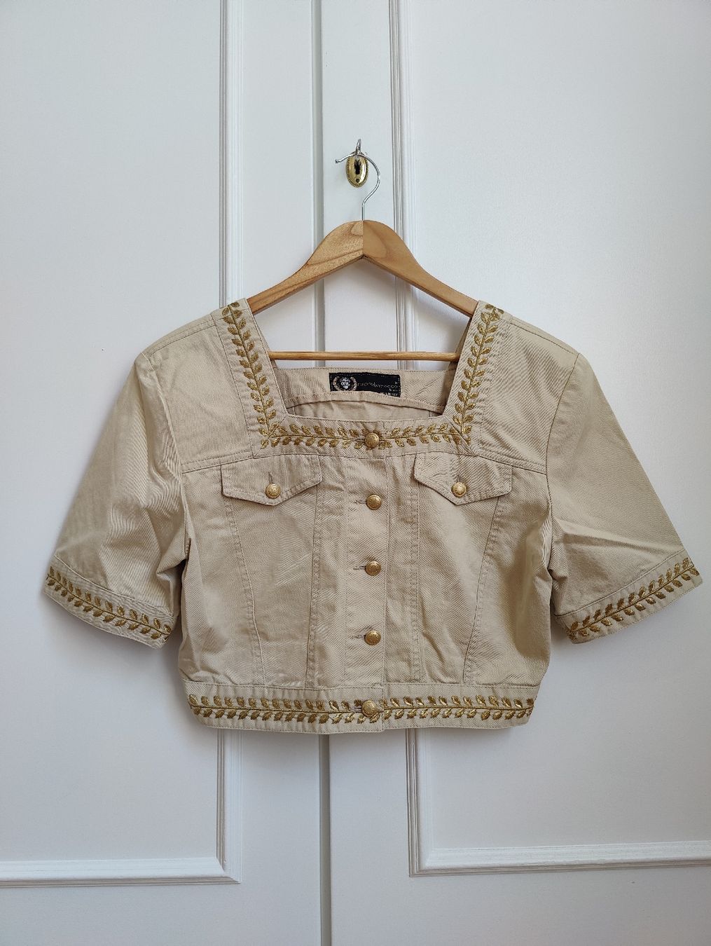 Top: Vintage Roccobarocco Embroidered Crop Top Jacket – Usato da La Tour-de-Peilz venduto da dAutrefois 8