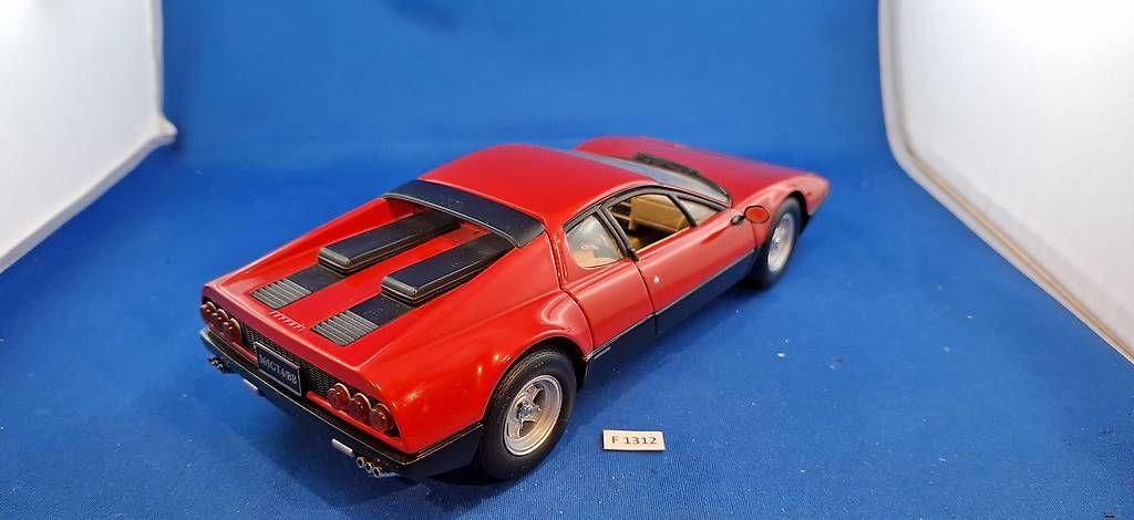 Kyosho Modellini d'auto: Vitrinen Ferrari Modell Auto 1:18 Kyosho – Usato da Birsfelden venduto da Mg65 2