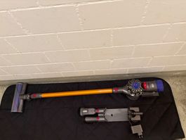 Dyson V8 absolut  Handstaubsauger mit Zubehör