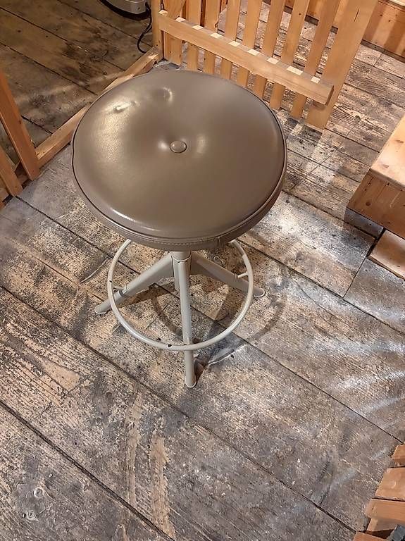 Ikea Sgabelli: IKEA TROLLBERGET Aktiv-Hocker  Echtleder Beige – Usato da Luzern venduto da jen_h292 4
