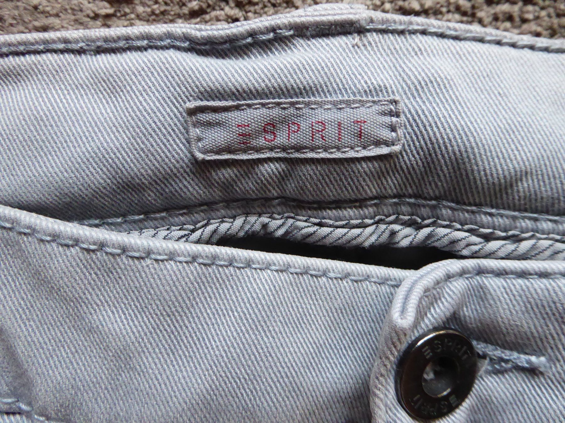 Esprit Jeans: ESPRIT Jeans Hose Gr 42 Bund 43cm – Usato da Sargans venduto da Benziner 2