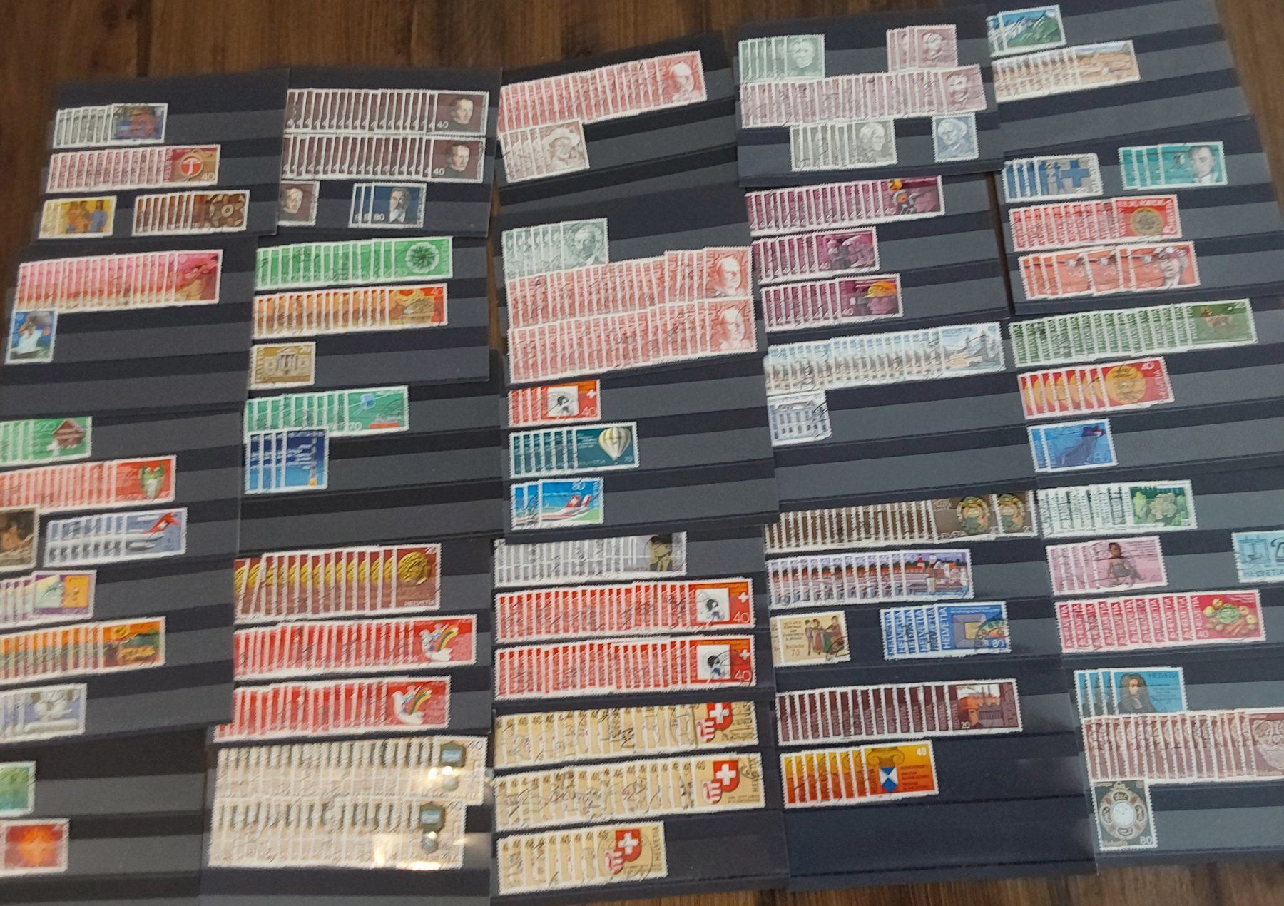 Tutti i francobolli: 200 Stk. CH Briefmarken-Steckkarten – Usato da Münchwilen AG venduto da Nesar 7