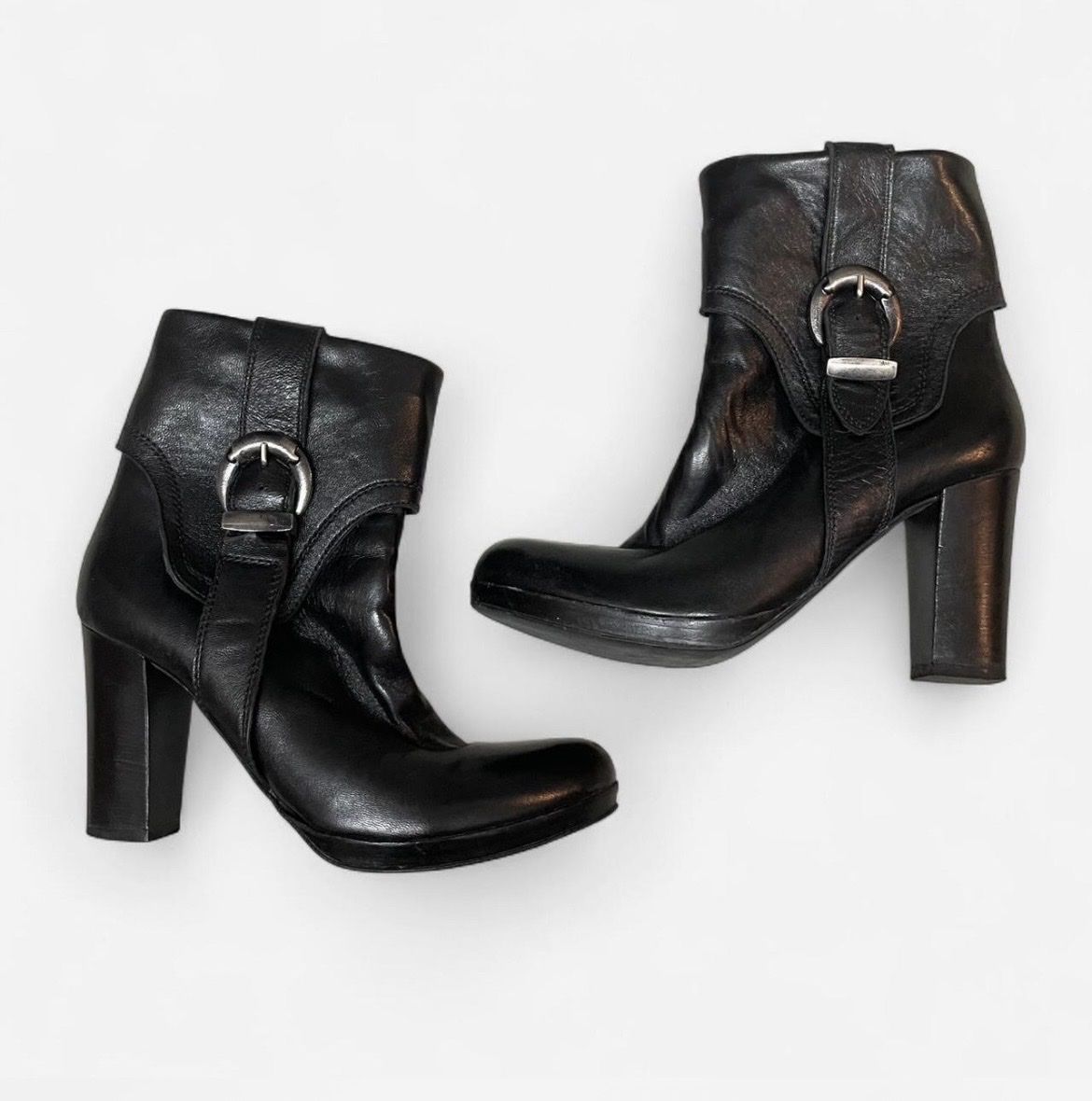 Navyboot Scarpe da donna: Navyboot - Schwarze Lederstiefeletten mit Absatz, Gr. 37 – Usato da Watt venduto da Ene.kro
