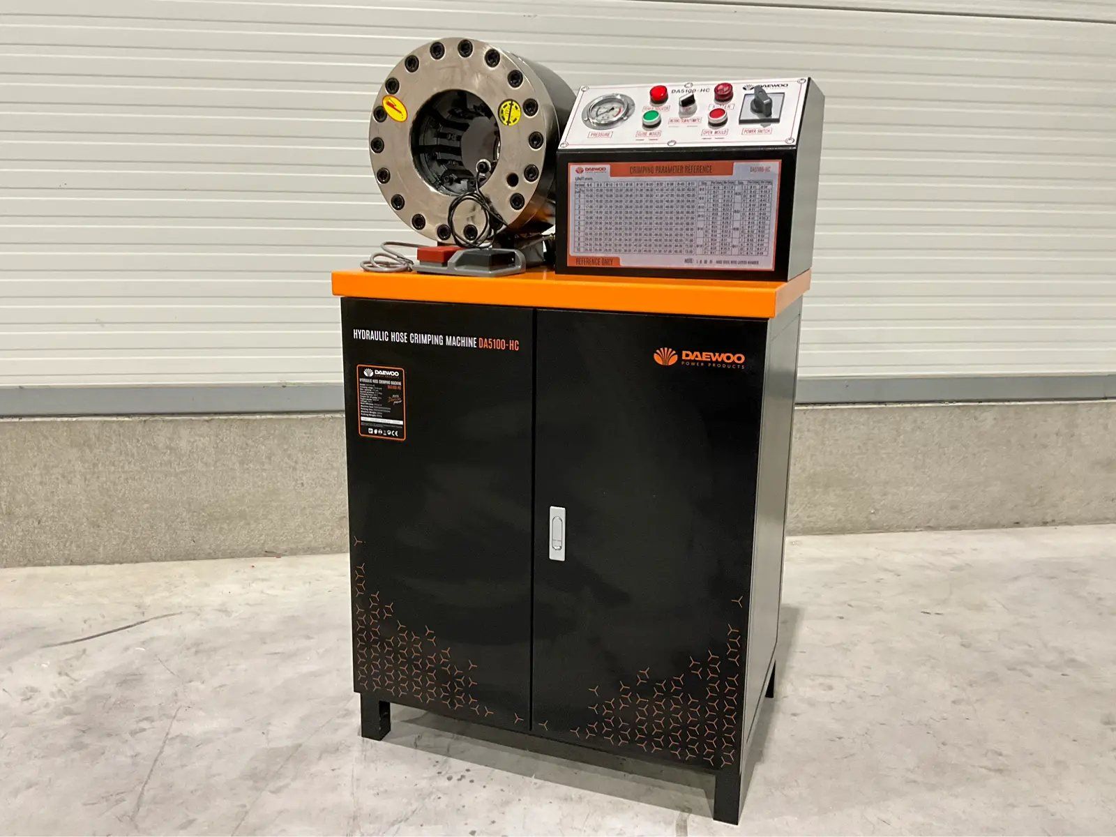 Daewoo Tutte le macchine: AKTION Daewoo 5100 Hydraulikschlauchpresse – Nuovo e nell'imballaggio originale da Buchs ZH venduto da lukas_6708