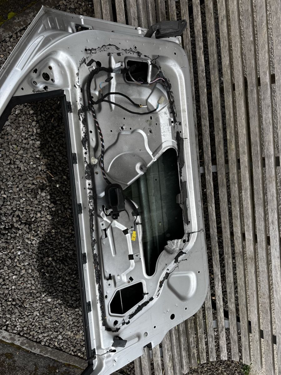 BMW Alle Autoersatzteile: BMW E36 Compact Fahrertüre Silber – Gebraucht aus Richterswil von Marlon53 3