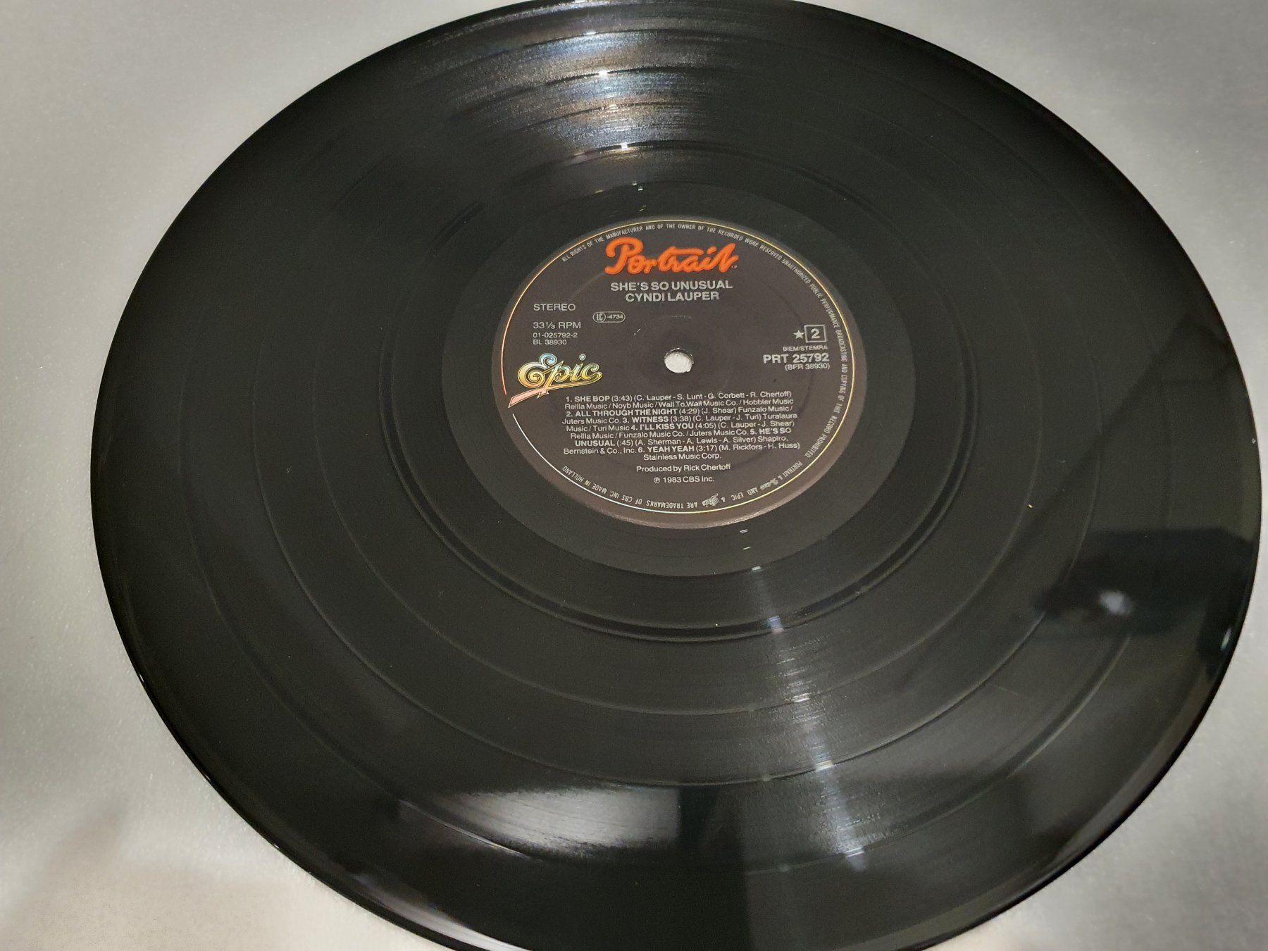 Schallplatten: Cyndi Lauper – She's So Unusual – Gebraucht aus Uster von  4