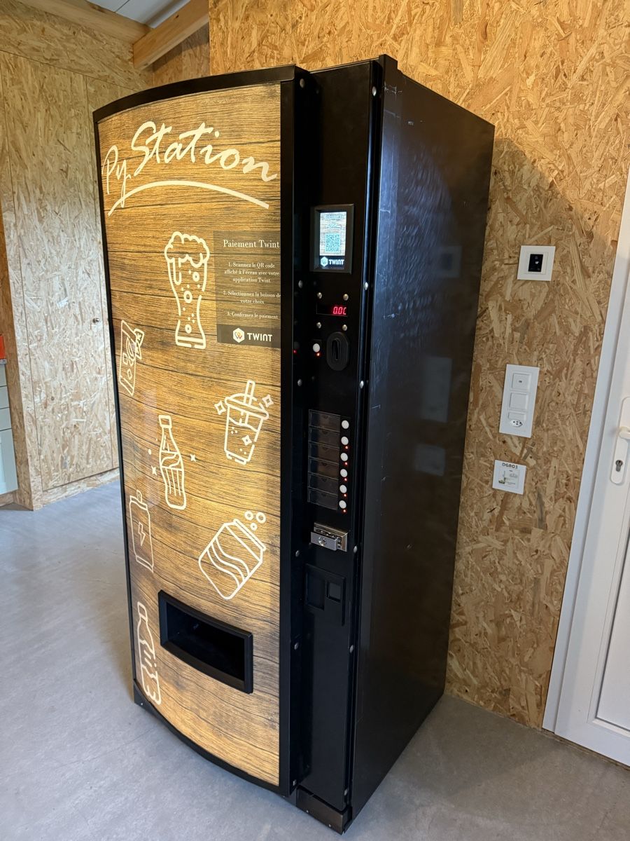modèle 3D de Modèle 3D de distributeur automatique de boissons et de
