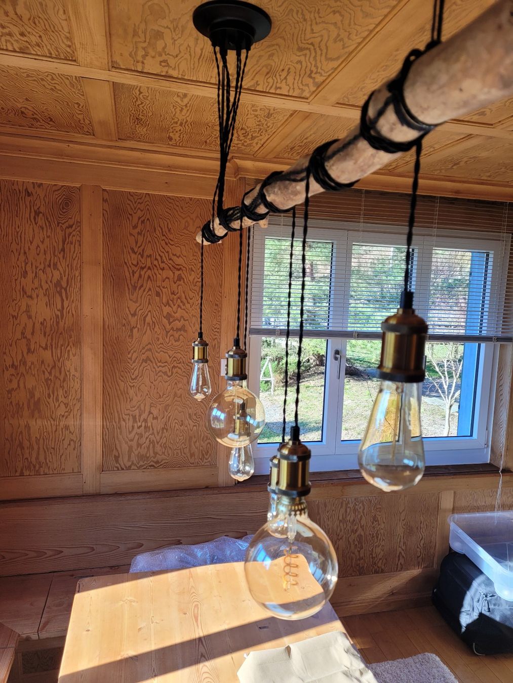 Lampadari & plafoniere: Esszimmer Lampe , Holz Pendellampe – Usato da Maur venduto da Siropin 2