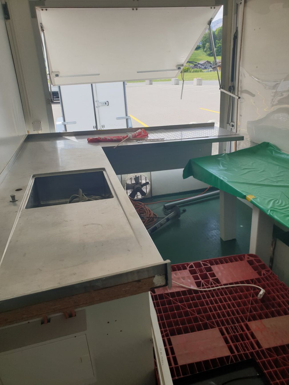 Rimorchi: Imbissanhanger – Usato da Frutigen venduto da Nat61