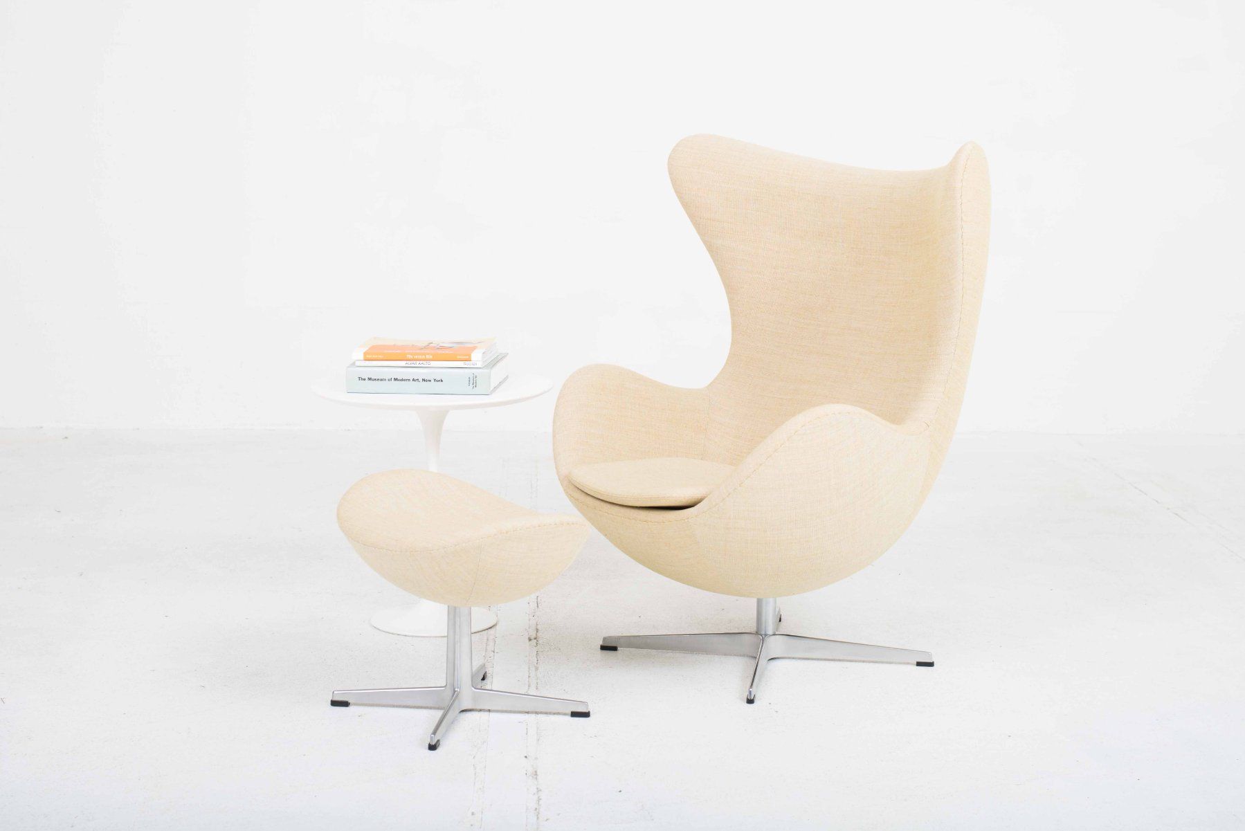 Fritz Hansen Poltrone: Fritz Hansen Egg Chair & Ottoman von Arne Jacobsen – Usato da Zürich venduto da STUZH38 3
