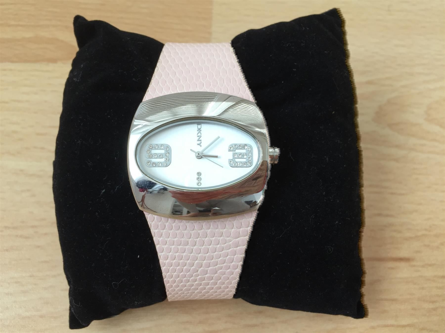 DKNY Orologi: DKNY Damenuhr – Usato da Cormagens venduto da grizli13