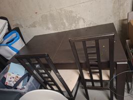 Tisch und 4 stühle 