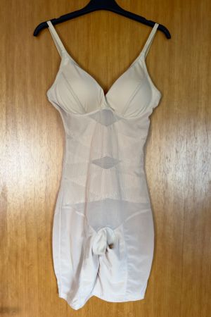 Damen Body Shaper beigefarben M neue