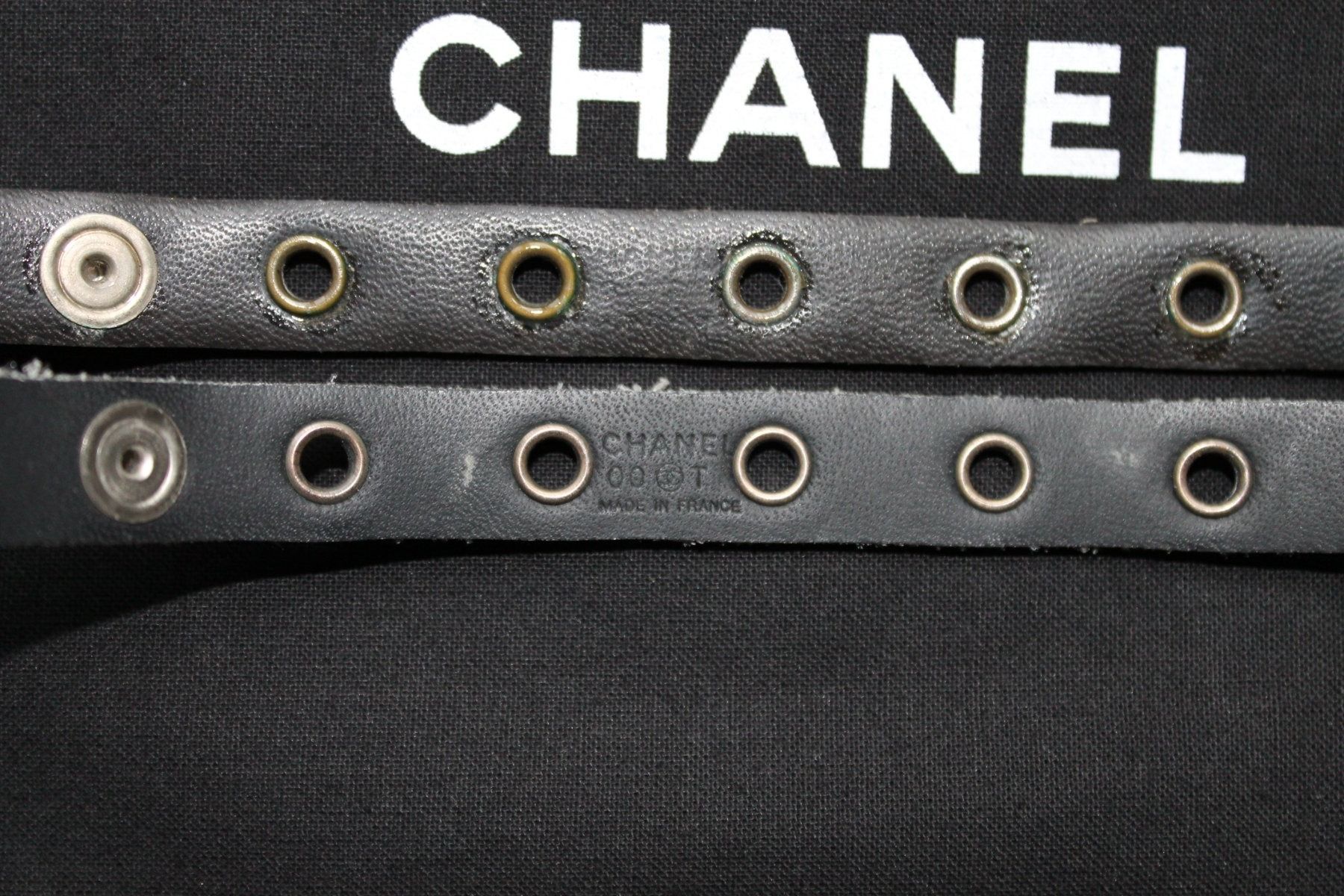 Chanel Armbänder & -reifen: CHANEL Python Leder Armband Armreif CC Logo – Gebraucht aus Wängi von Pambola 5