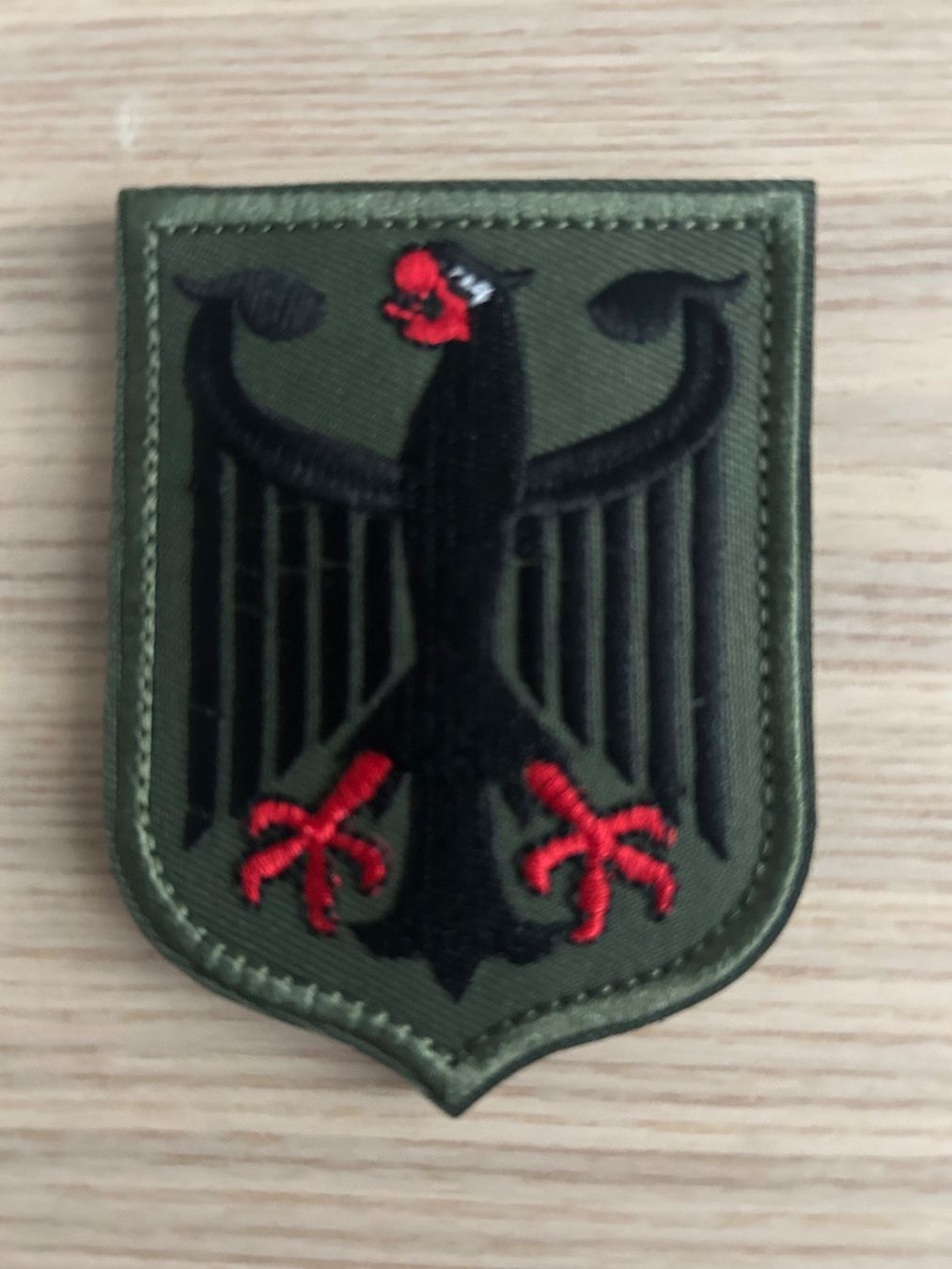 Placchette & Badge: Badge Bundesrepublik Deutschland – Nuovo e nell'imballaggio originale da Geuensee venduto da M1812