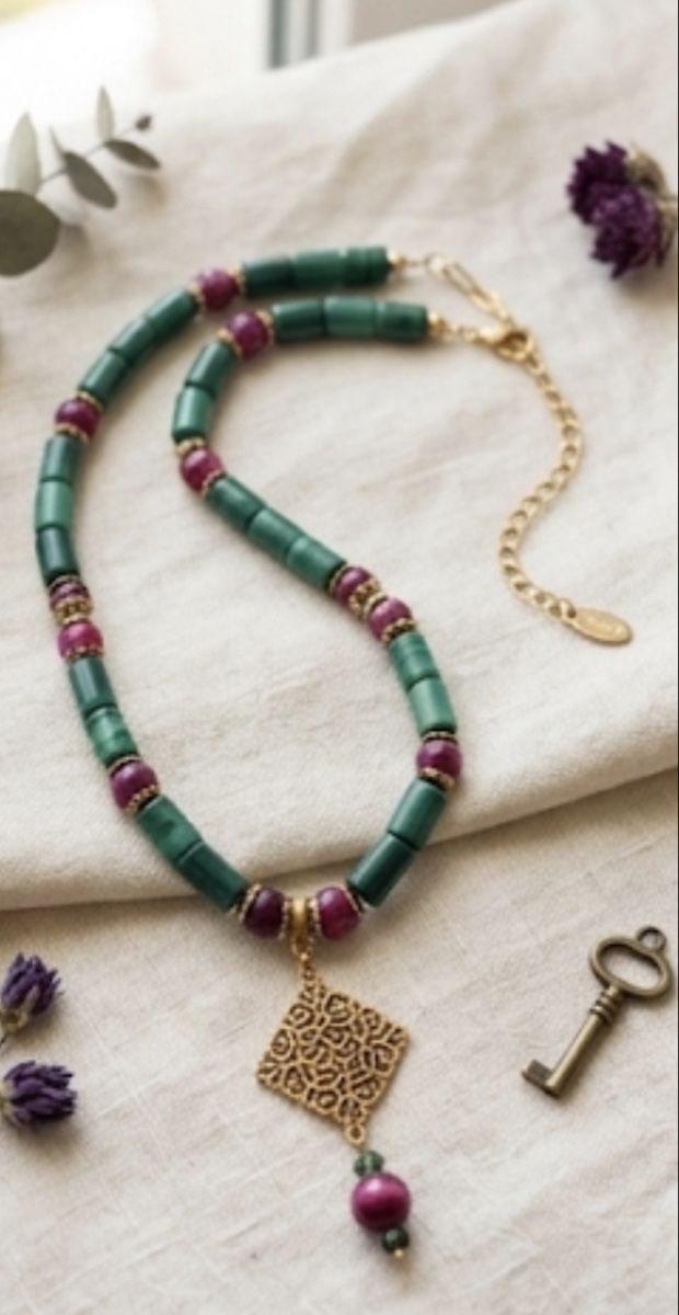 Ketten: Unique Malachite & Ruby Beaded Necklace - Statement Piece – Neu (gemäss Beschreibung) aus Bouveret von dou_g8q7 2