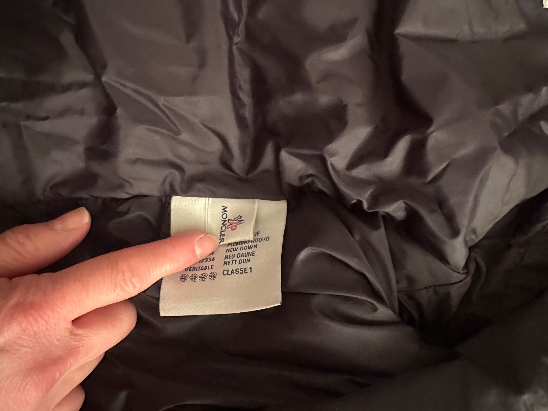 Moncler Vestes: Moncler winter jacket with fur , size 2 black – Neuf (Voir description) à Confignon par lynningva 3
