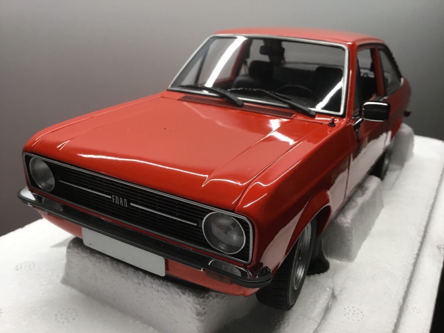 Modellbausätze & Standmodelle: Ford Escort II, Massstab 1:18 – Neu und originalverpackt aus Erlenbach im Simmental von Model_box 2