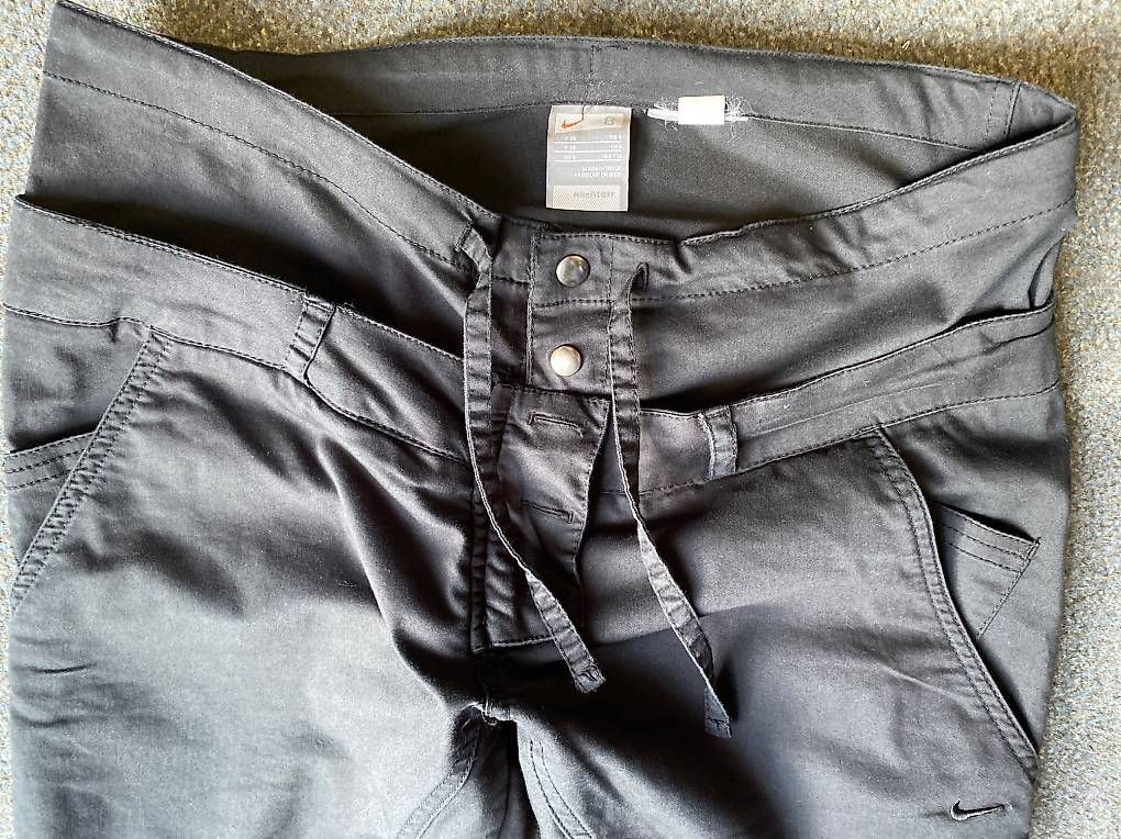 Pantaloni: NIKE fit DRY Trainerhose 36 – Usato da St. Gallen venduto da Konstanza 1