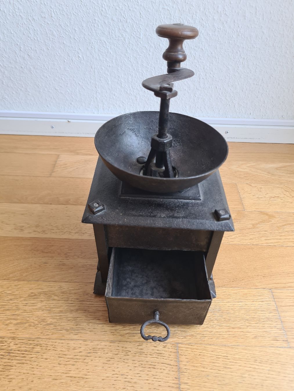 Appareils de cuisine: Kaffeemühle Eisen alt mit Schublade – D'occasion à Winterthur par mirj_tr 3