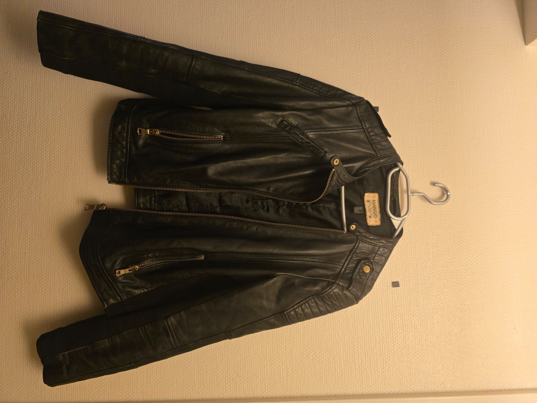 Mango Vestes: Jacket Mango Leather Black Size XL Used Condition – D'occasion à Lausanne par b_r_6z5f 2