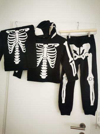 H&M Kinder Skelett Anzug Grösse 122/128