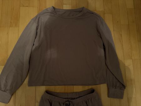 Schlafanzug Oberteil und Hose lila Grösse M