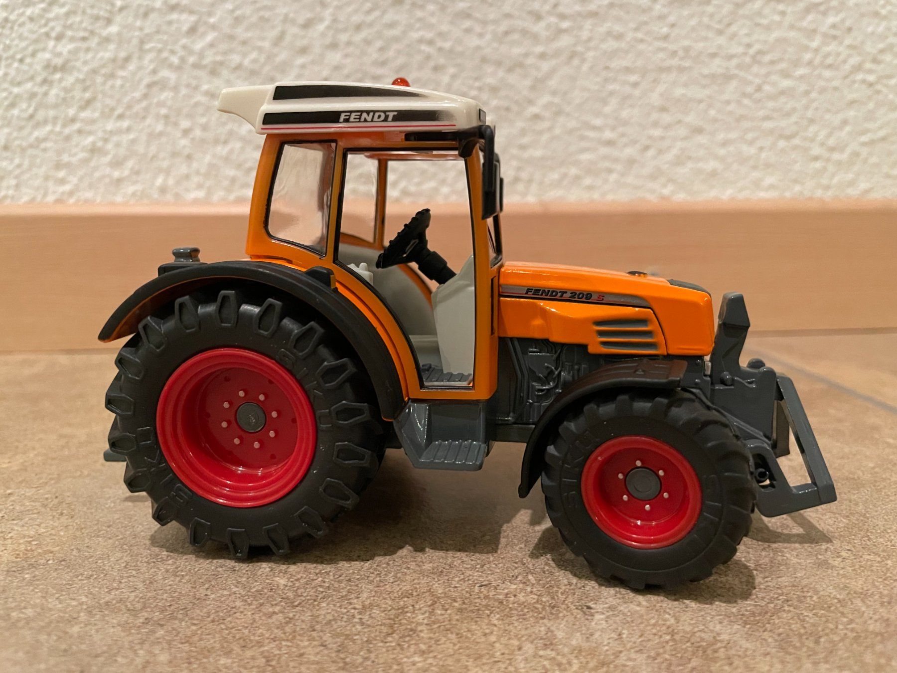 Fendt Trattori: SIKU Fendt 209 S Kommunal – Nuovo e nell'imballaggio originale da Kreuzlingen venduto da Stefan1150 2