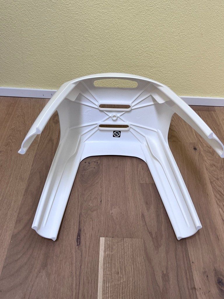 Hocker: Weisser Kunststoff Hocker - Stabil und Praktisch – Gebraucht aus Unterengstringen von hausraus 2