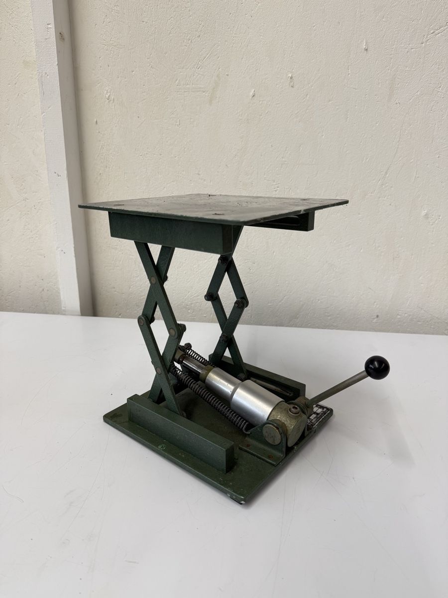 Hydraulischer Laborboy / Labortischheber – Tragkraft 25 kg (Gebraucht ...