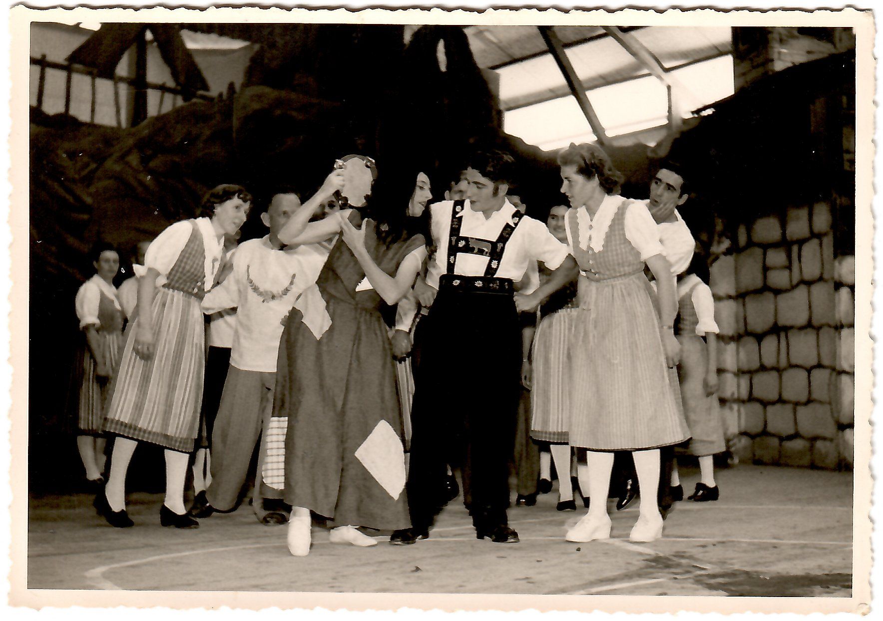 Cartoline postali: Ansichtskarte Siebnen ? , Theater Juni 1950 – Usato da Kerns venduto da etma3