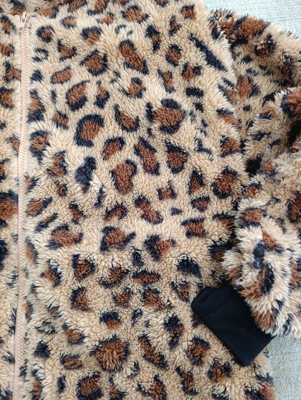 Vestes: JAQUETTE LÉOPARD PELUCHE S – D'occasion à Sierre par shirley04 5