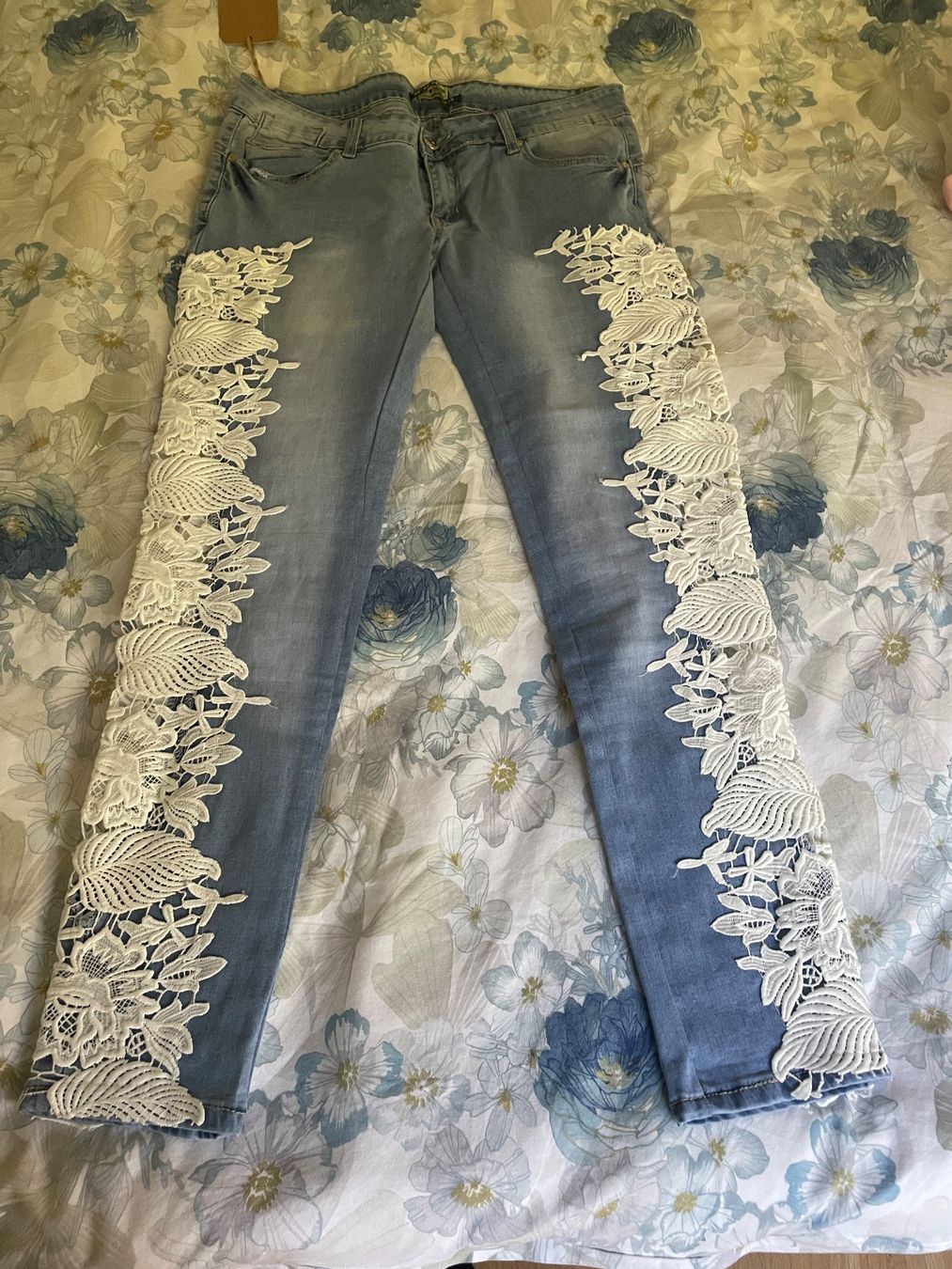 Jeans: Damenjeans mit Spitze,neu Gr. 44 – Nuovo (secondo la descrizione) da Hünibach venduto da Falken83