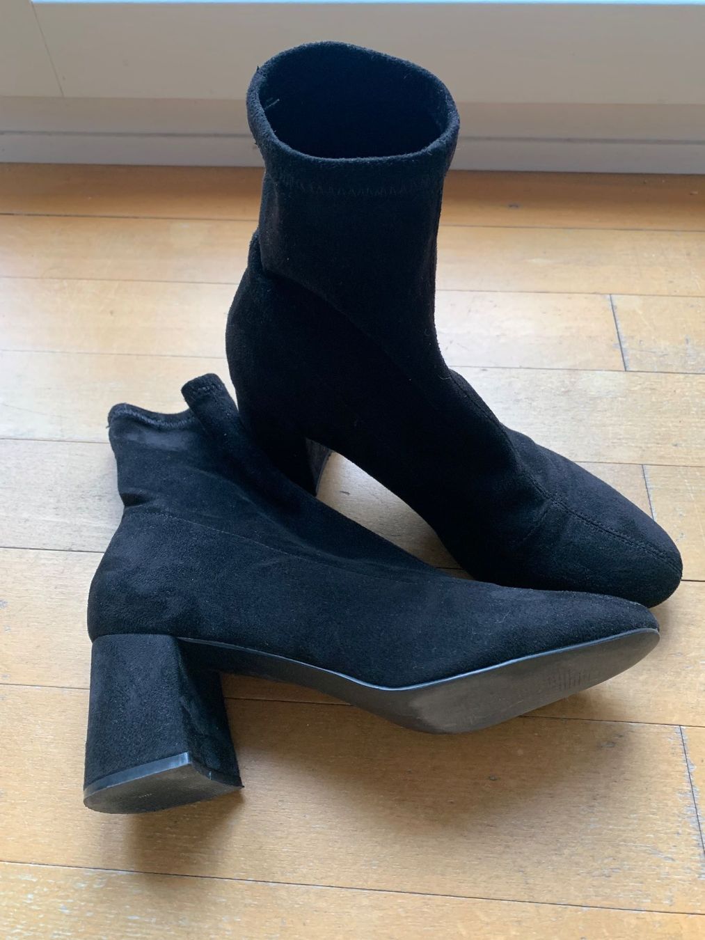 Scarpe da donna: Schwarze Stiefeletten / Absatzstiefel – Usato da Winterthur venduto da Drachenrose