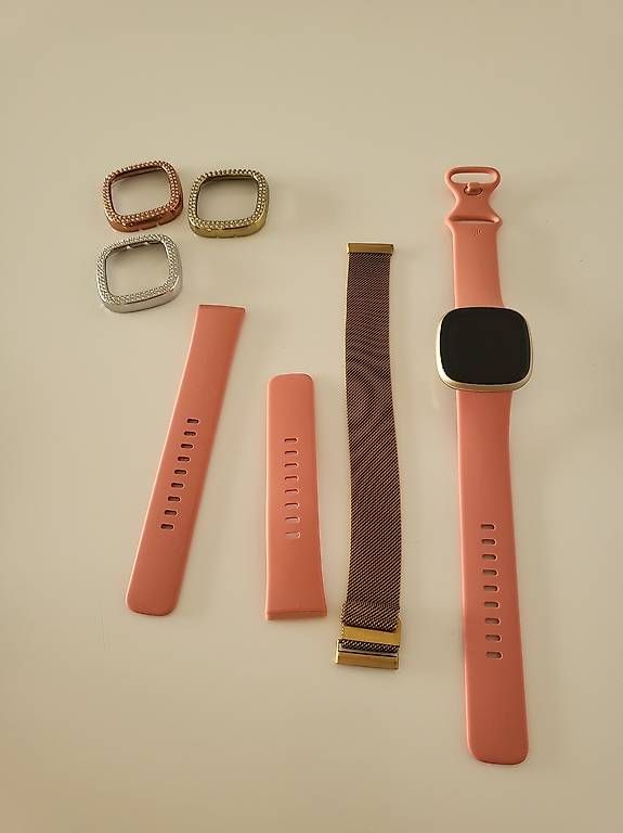 Smartwatch: Neuwertige Fitbit Versa 3 – Usato da Rheinfelden venduto da taentscha
