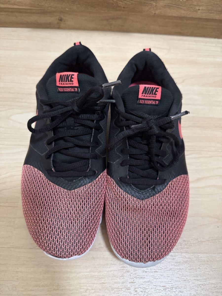 Nike Damenschuhe: Nike Damenschuhe Gr. 39 Schwarz-Pink – Gebraucht aus Pfungen von fes_9gxb