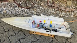 Kyosho grosses Benziner RC Boot