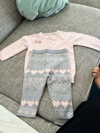 Süesses Set für Baby Mädchen, Strickjacke & Leggings