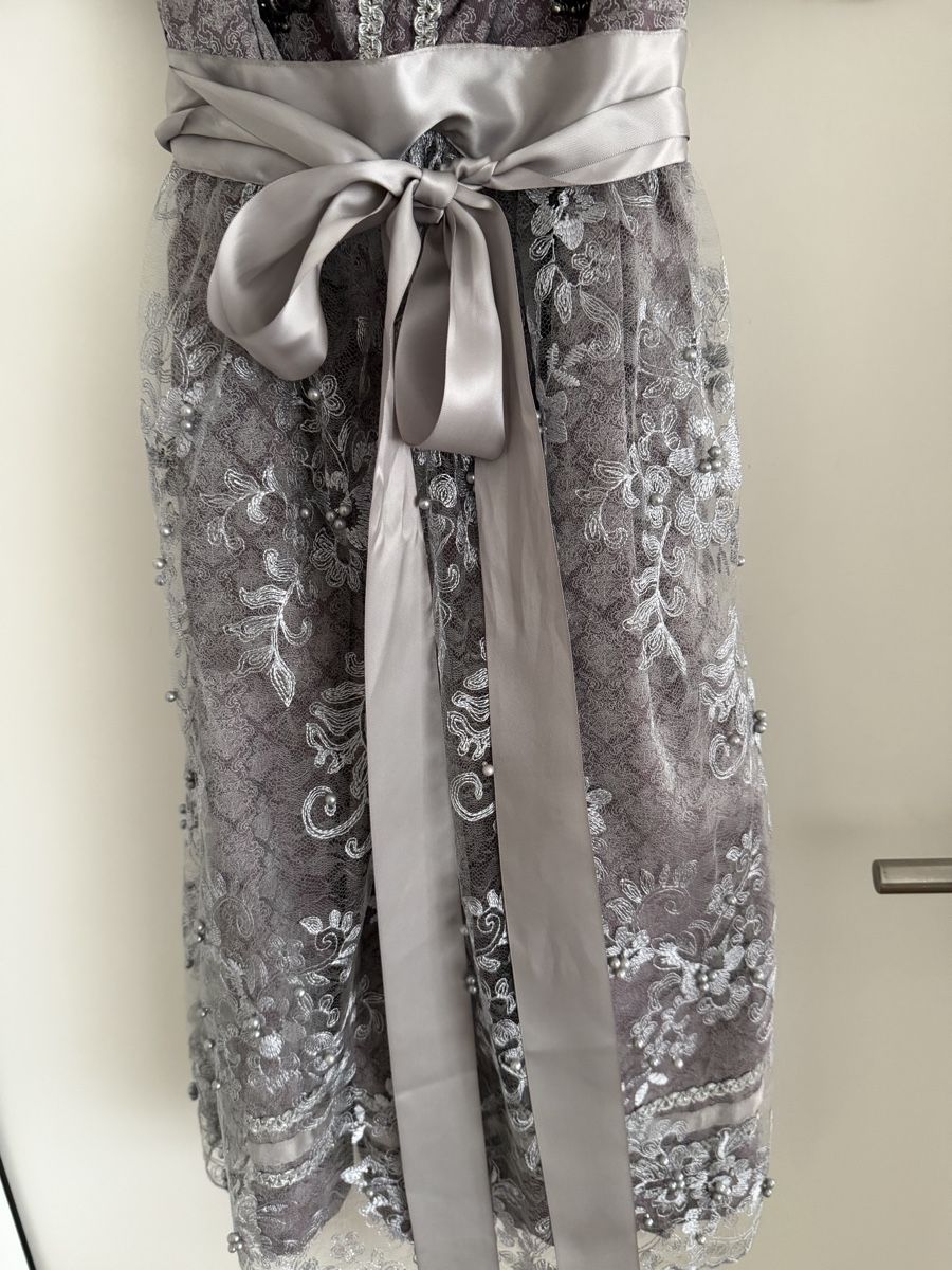 Robes: Wunderschönes Dirndl inkl. Spitzenbluse – D'occasion à Seon par bugabooo 1