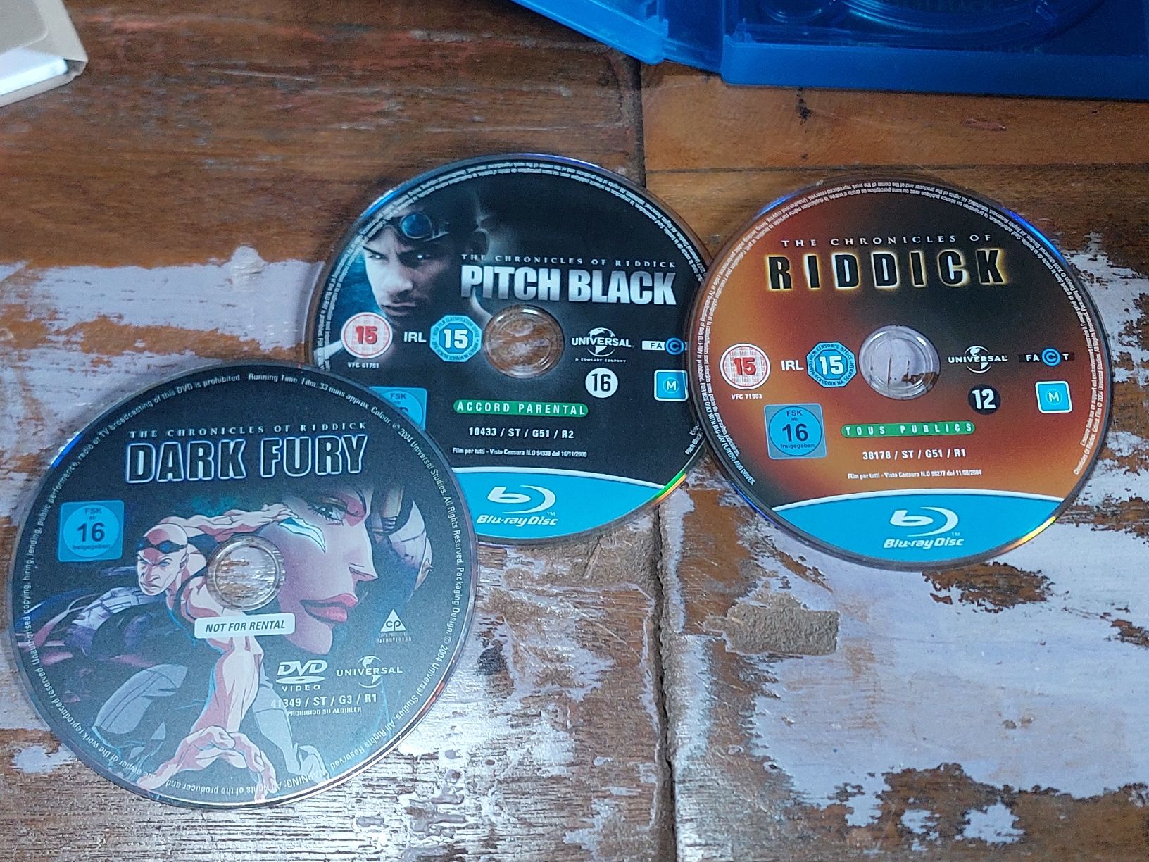 Alle DVDs: Riddick Collection, 3 Blu Ray, Sci Fi, Box – Gebraucht aus Winterthur von Belzarek 3
