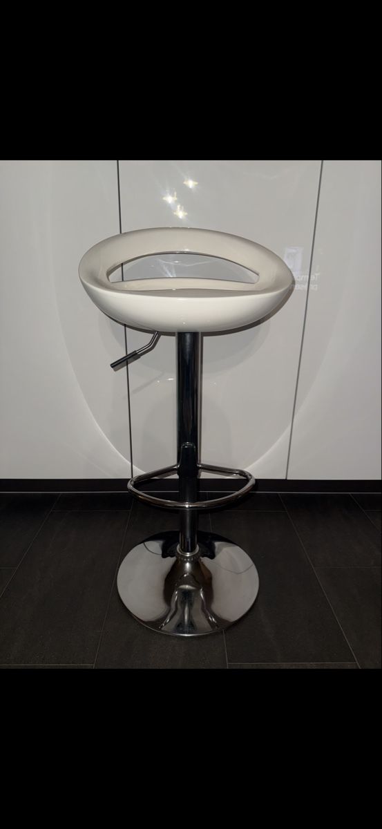 Sedie: Tabouret de bar design pivotant et réglable. – Nuovo (secondo la descrizione) da Boudry venduto da mat_zn57