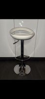 Tabouret de bar design pivotant et réglable.