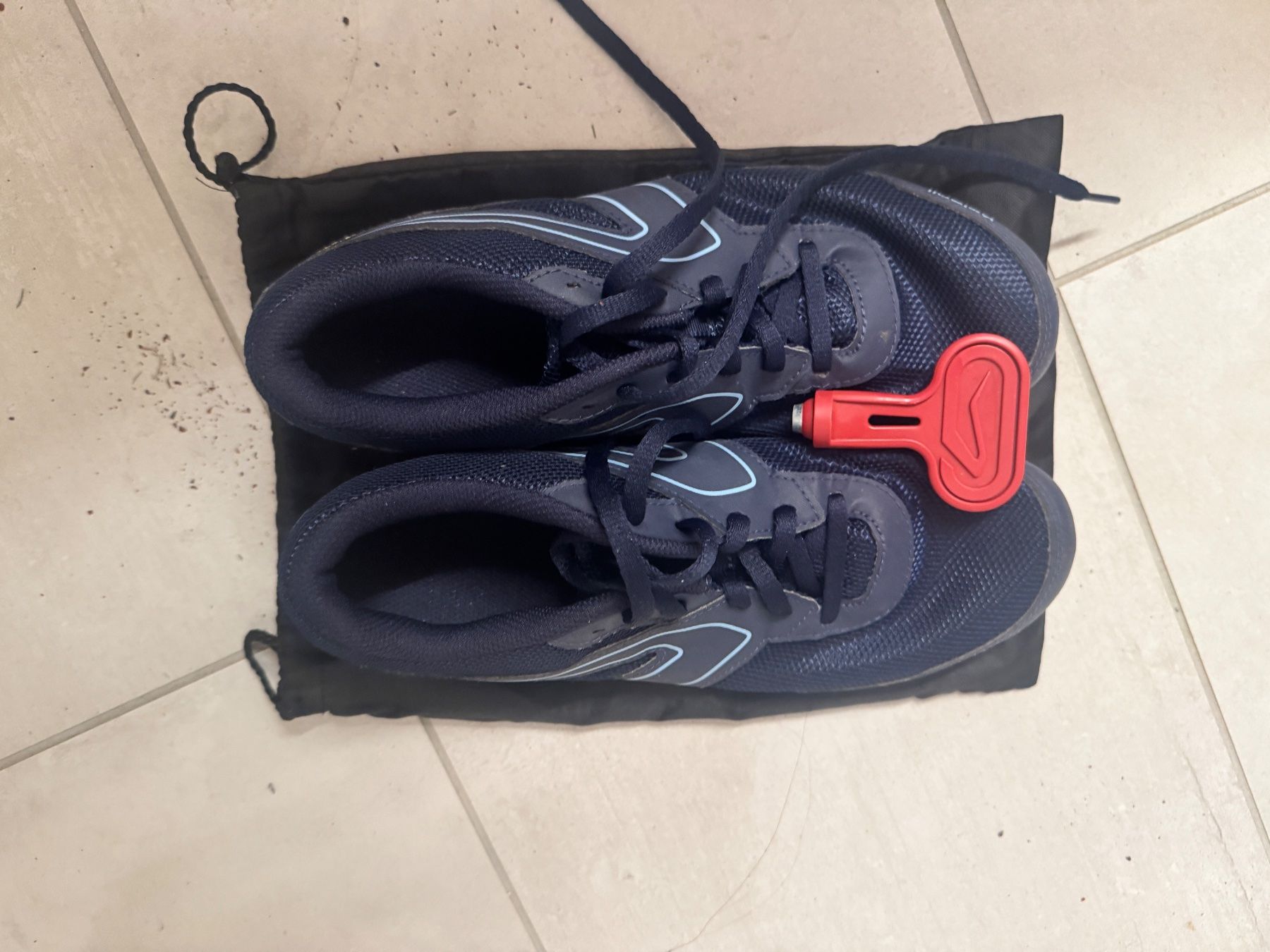 Scarpe per ragazzi: Chaussures de course à pointes Kalenjy + sac – Usato da St-Aubin-Sauges venduto da Kelkel 1