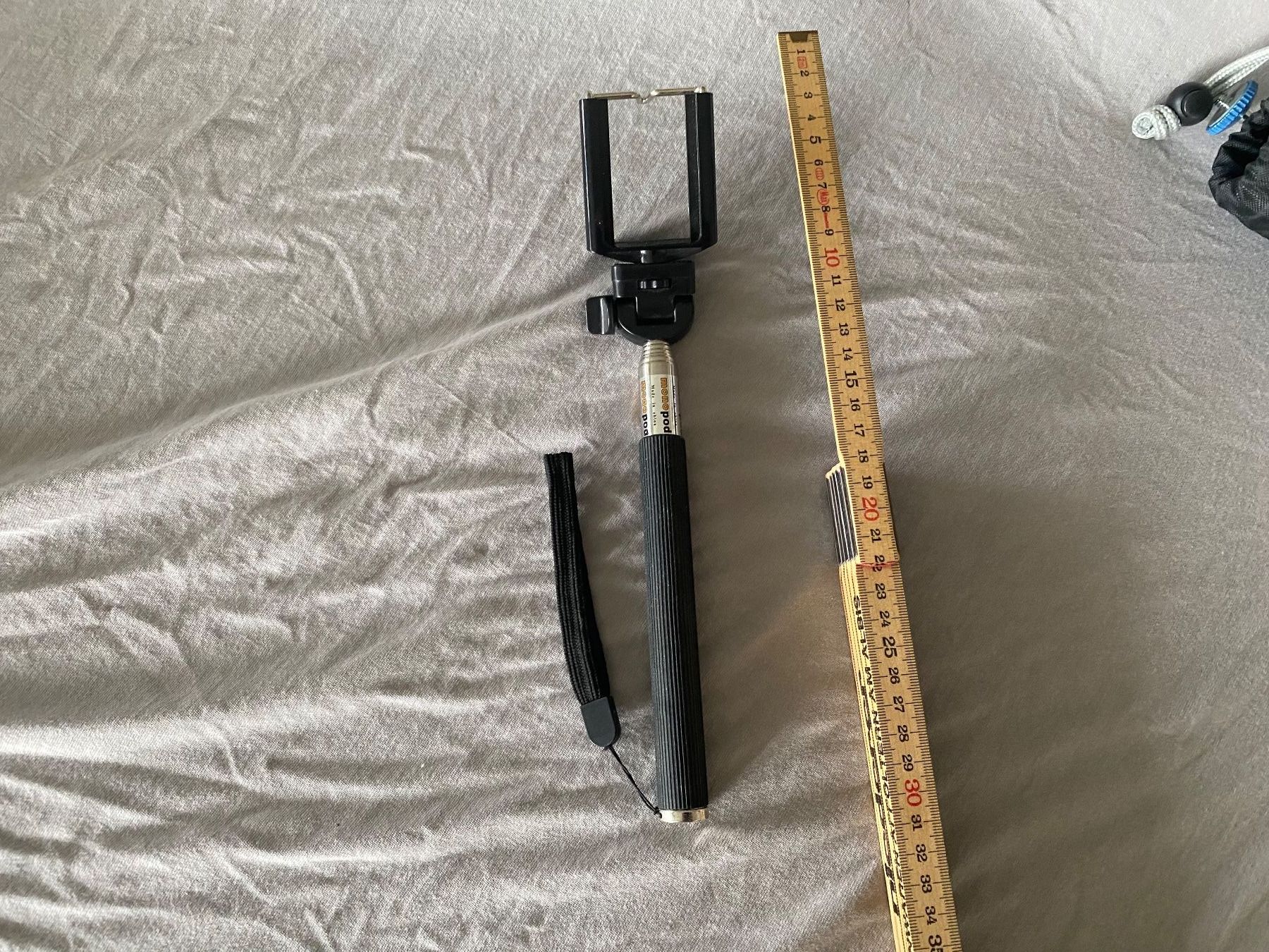 Bastoncini da trekking: Selfie Stick Ausziehbar – Usato da Affoltern am Albis venduto da Birdy8910