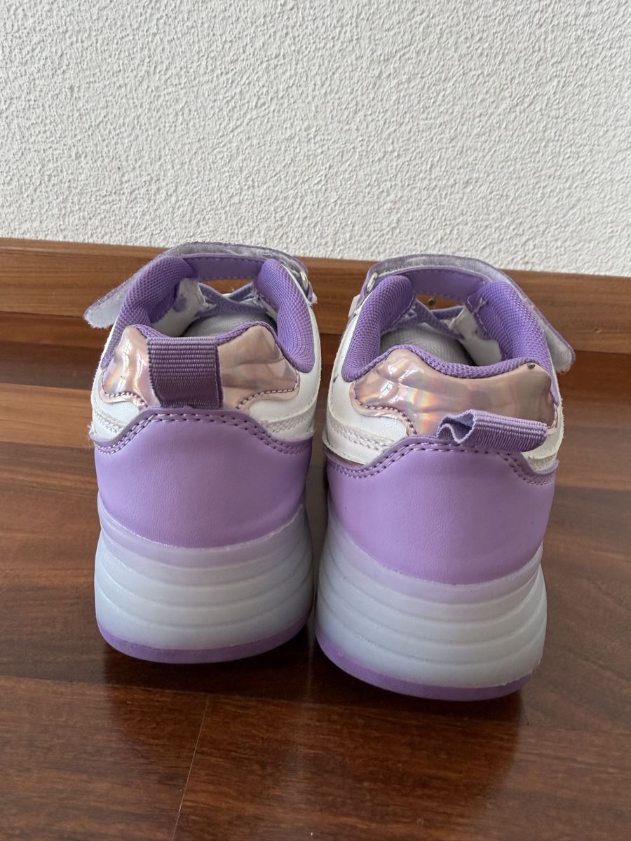 Scarpe per ragazze: Turnschuhe mit Rollen Gr. 34 – Usato da Glattpark(Opfikon) venduto da Glatt19 4