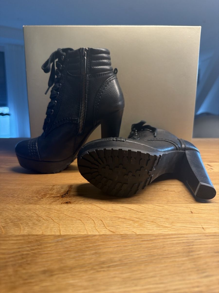 DKNY Scarpe da donna: Schwarze DKNY Lederstiefel mit Absatz, Gr. 37 – Nuovo (secondo la descrizione) da Münchenstein venduto da Scadi91 2