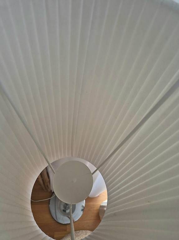 Lampade: IKEA Stehleuchte  silber mit cremefarbenem Stoffschirm – Usato da Sarnen venduto da AndreaE. 2